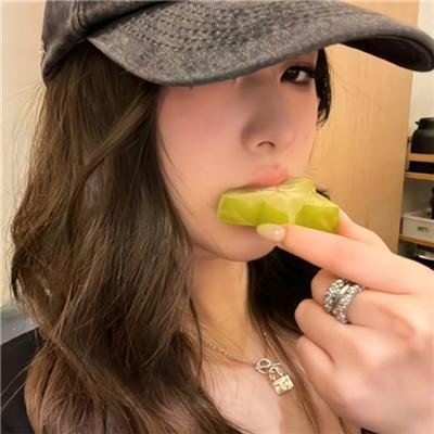 帐棚顶上的马戏团艺人